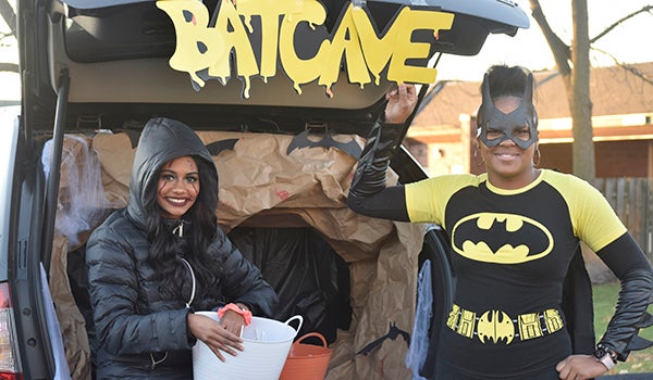 Niles trunk-or-treat event draws local support - Leader Publications